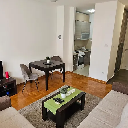 Stan Svetozara Markovica 5a Apartmán