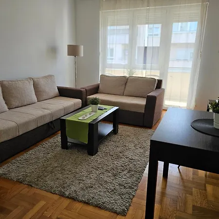 Stan Svetozara Markovica 5a *